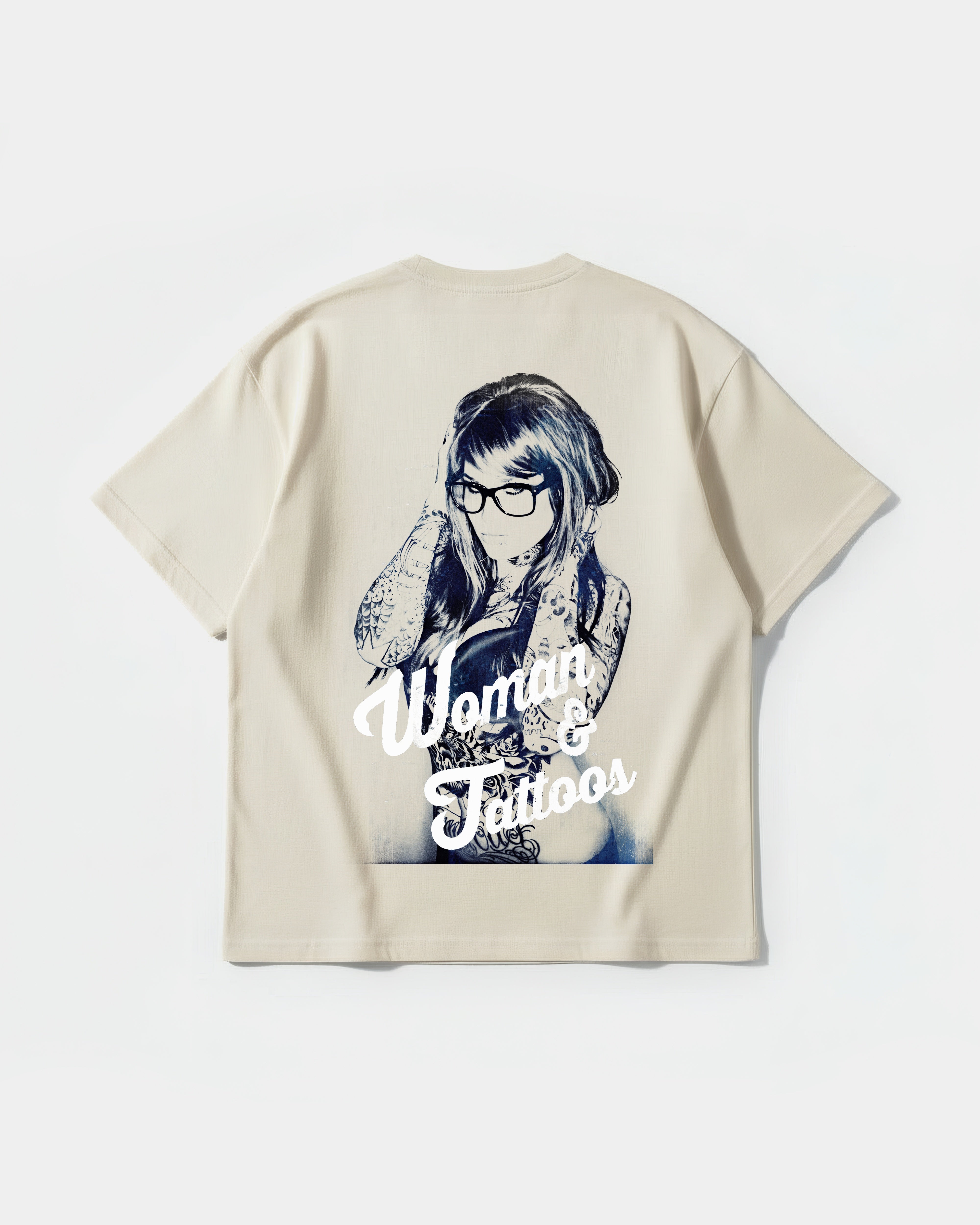 Camiseta Woman And Tattos Big Back Oversize Basic Beige