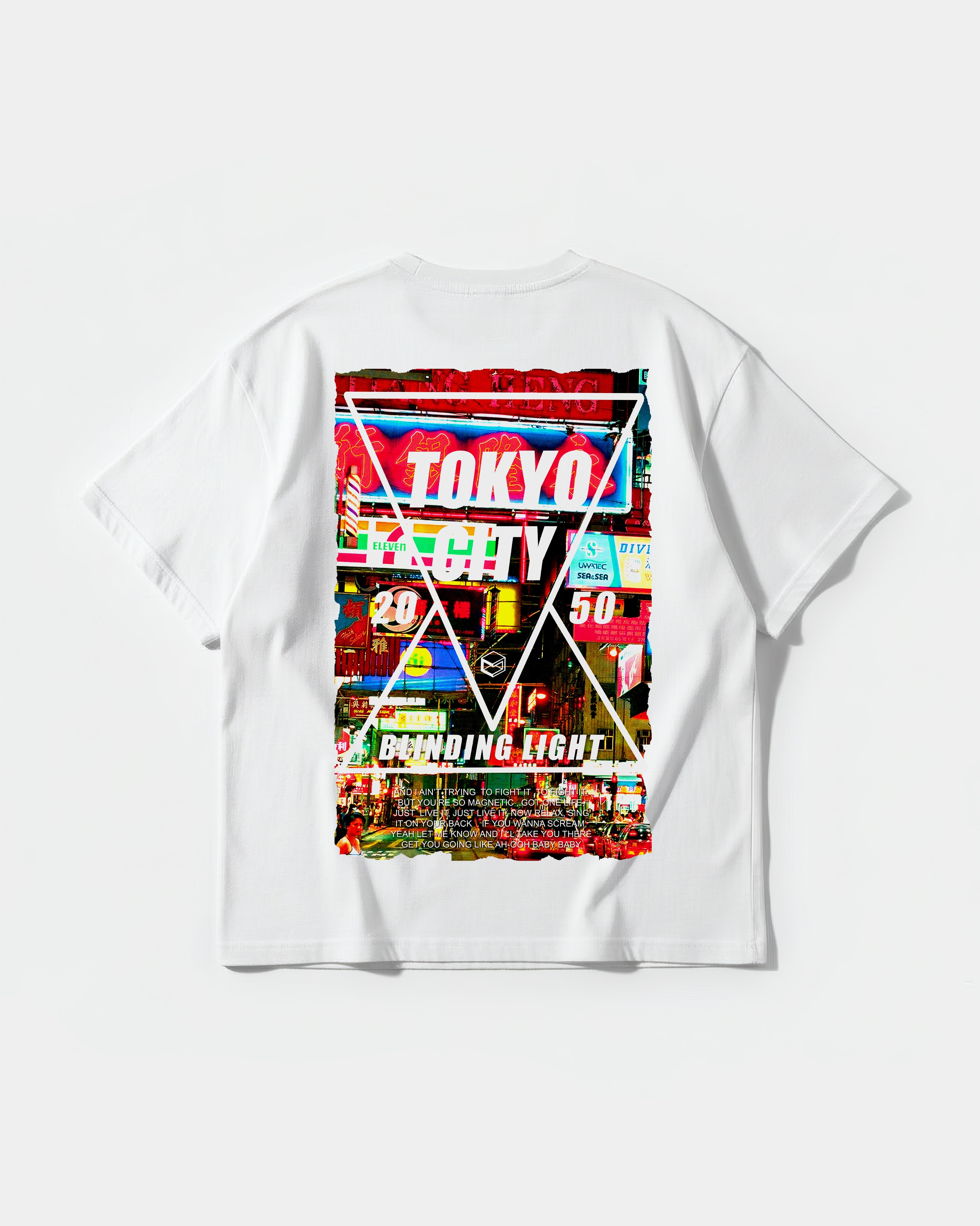 Camiseta Tokyo 2050 Big Back Oversize Basic Blanco
