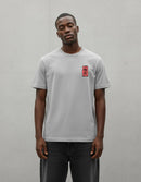 Modelo mide 1,85m y usa talla L