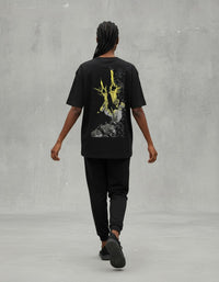 Modelo mide 1,76m y usa talla M