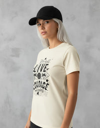 Modelo mide 1,64m y usa talla S