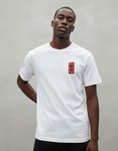 Modelo mide 1,85m y usa talla L