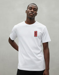 Modelo mide 1,85m y usa talla L