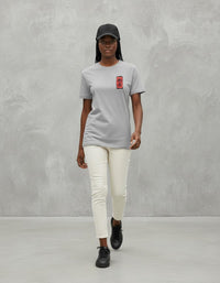 Modelo mide 1,76m y usa talla M