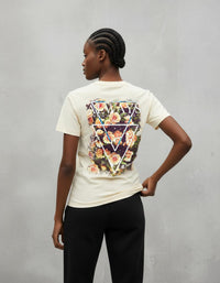 Modelo mide 1,76m y usa talla M