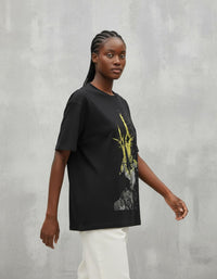Modelo mide 1,76m y usa talla M