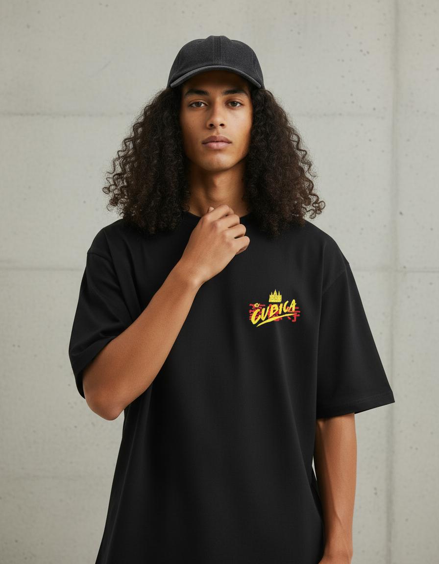 Modelo mide 1,83m y usa talla L
