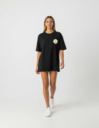 Modelo mide 1,63m y usa talla M