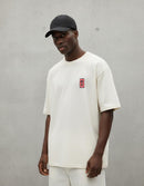 Modelo mide 1,85m y usa talla L