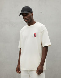 Modelo mide 1,85m y usa talla L