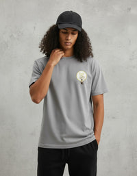 Modelo mide 1,83m y usa talla L