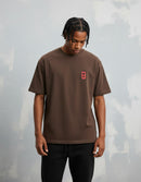 Modelo mide 1,82m y usa talla L