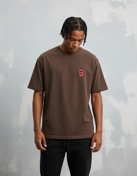 Modelo mide 1,82m y usa talla L