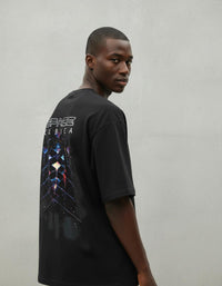Modelo mide 1,85m y usa talla L
