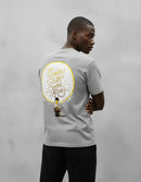 Modelo mide 1,85m y usa talla L