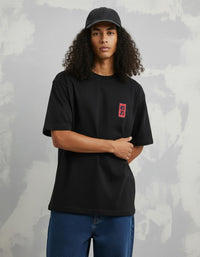Modelo mide 1,83m y usa talla L