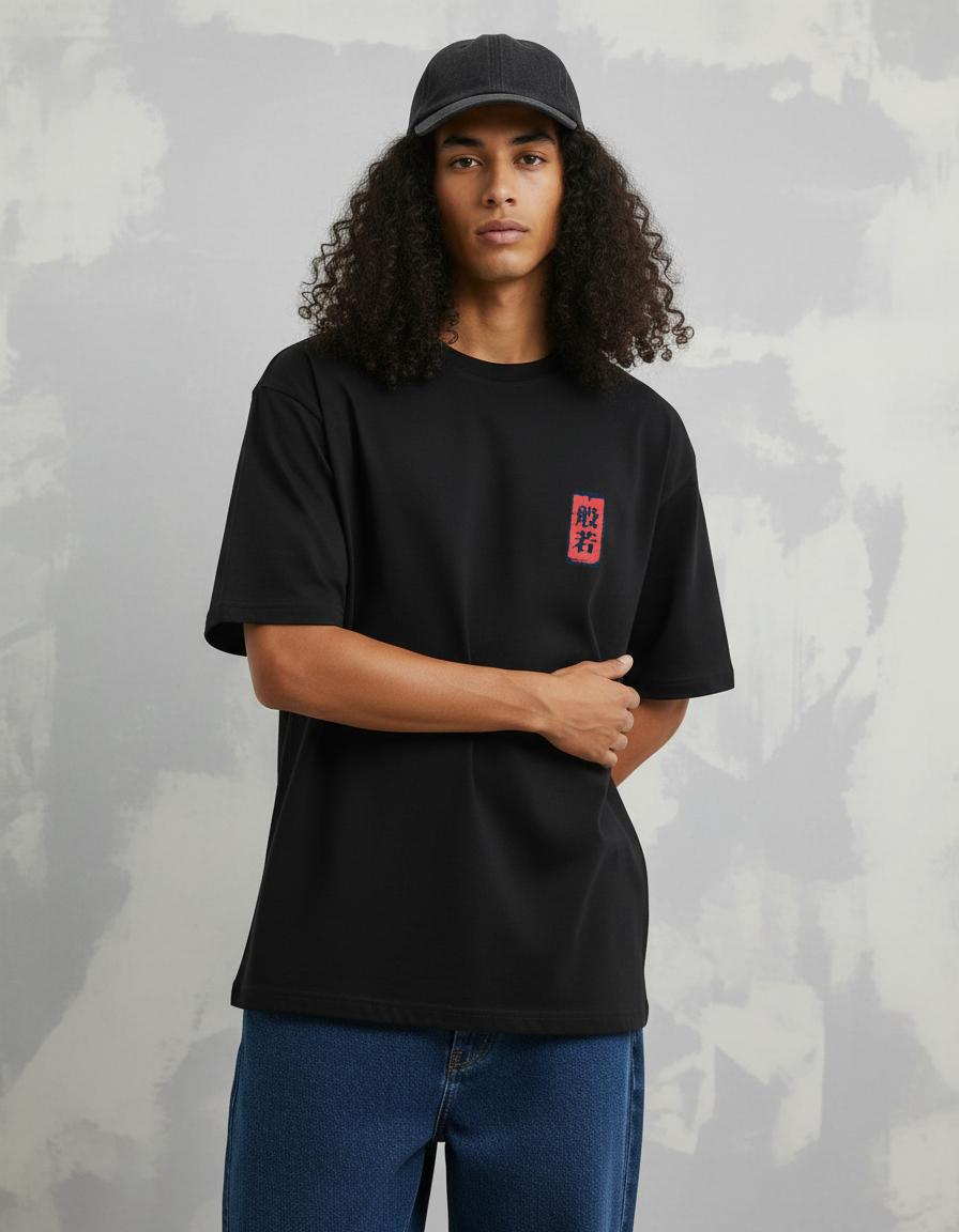 Modelo mide 1,83m y usa talla L