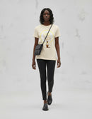 Modelo mide 1,65m y usa talla S